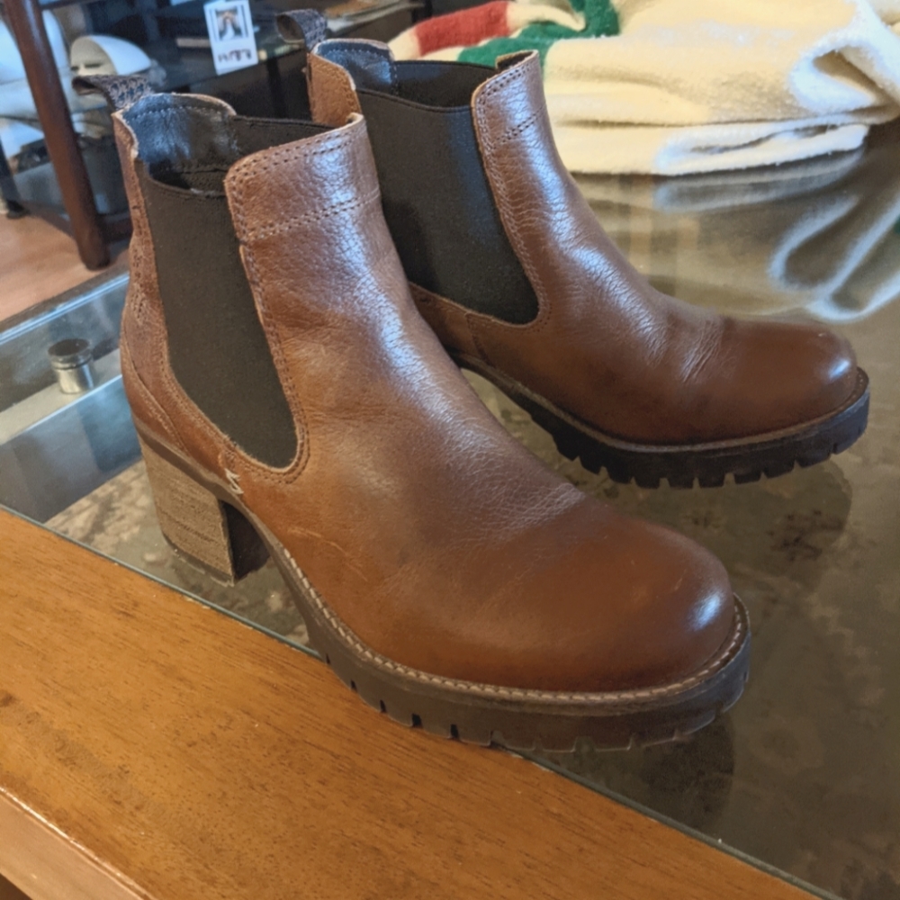 Leather lug sole chelsea style boot